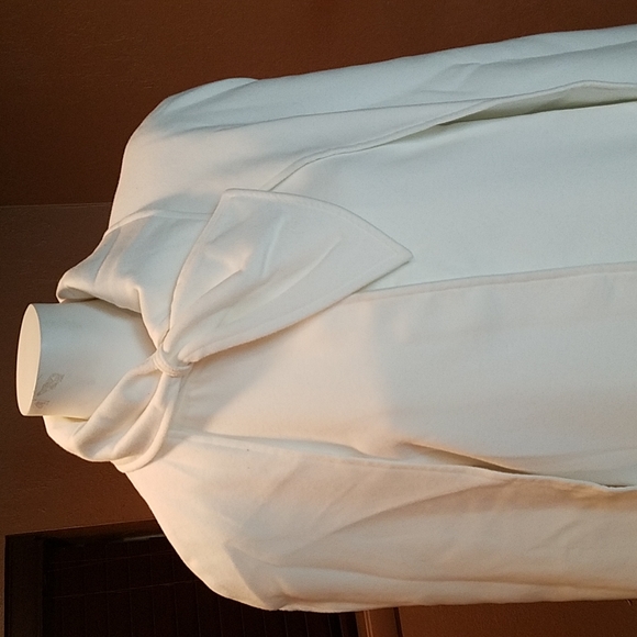 Off white cape - Picture 2 of 7